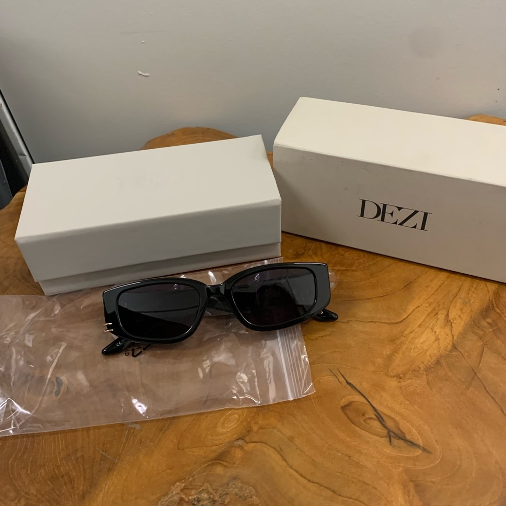 DEZI “Cuffed” Black Sunglasses